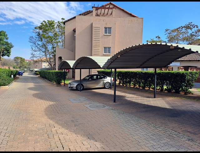 2 BEDROOM TOWNHOUSE FOR SALE IN CASTLEVIEW